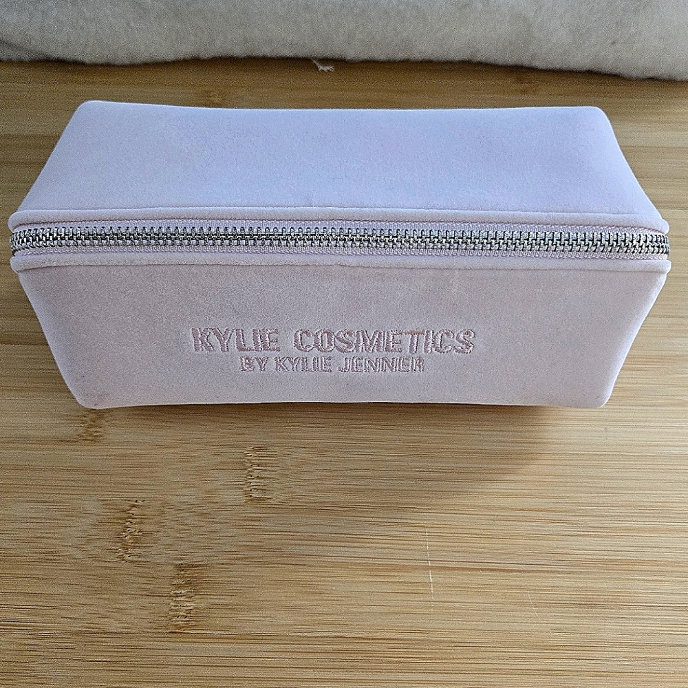 Kylie Cosmetics Lash & Lip Bundle - NWT - Mary Jo K - Picture 9 of 10